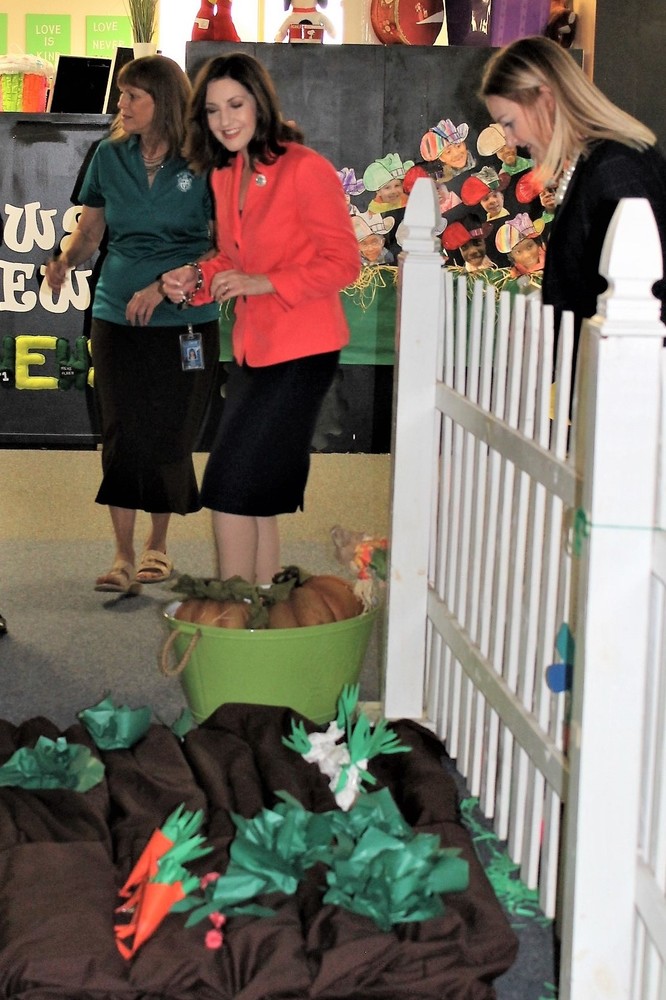 State Superintendent Joy Hofmeister visits Hugh Bish
